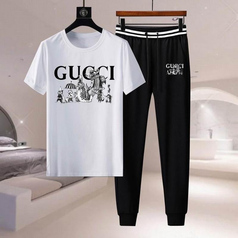 Gucci Men's Suits 612